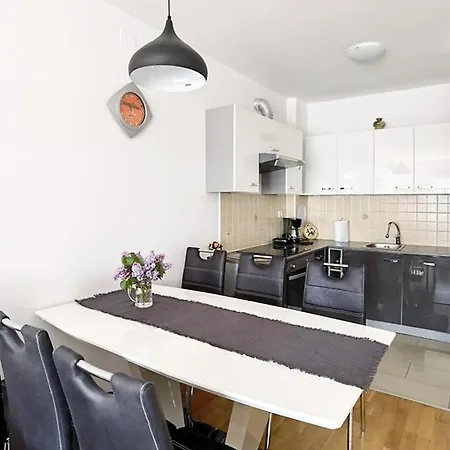 Lungo Mare With Terrace & Free Parking Apartamento