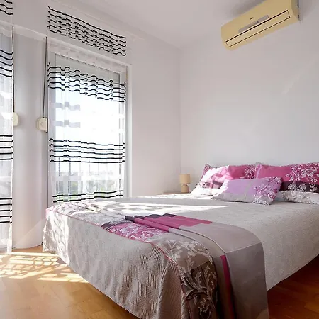 Lungo Mare With Terrace & Free Parking شقة بولا