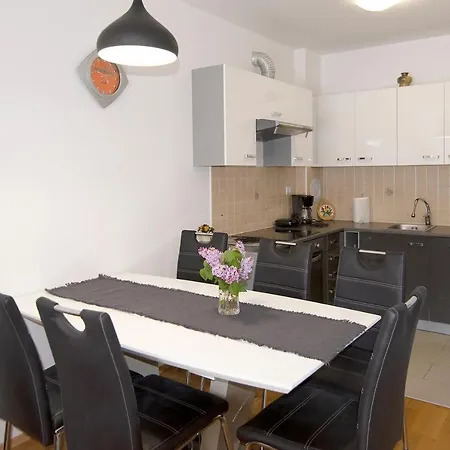 Lungo Mare With Terrace * Pula