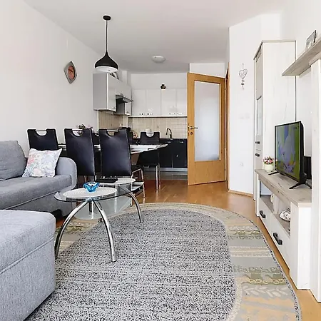 Апартаменти Lungo Mare With Terrace Пула