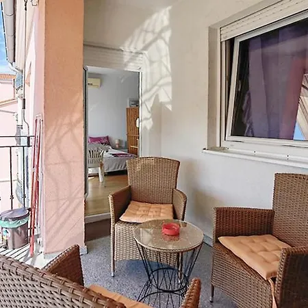Lungo Mare With Terrace & Free Parking Apartamento