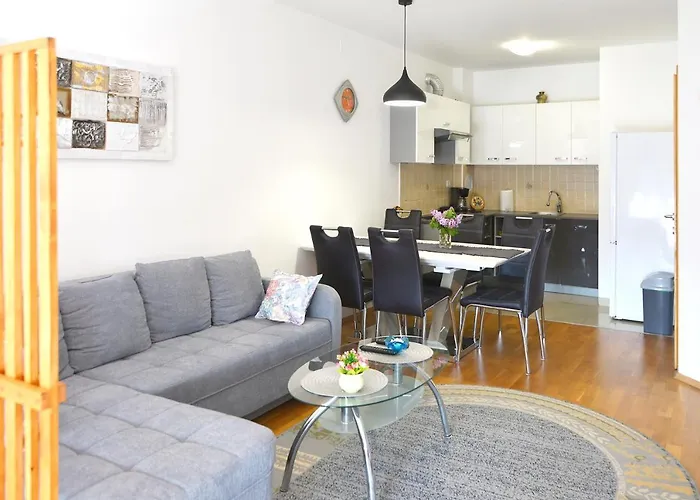 Lungo Mare With Terrace & Free Parking * Pula