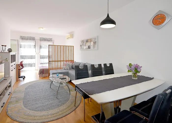 Lungo Mare With Terrace & Free Parking Lägenhet Pula