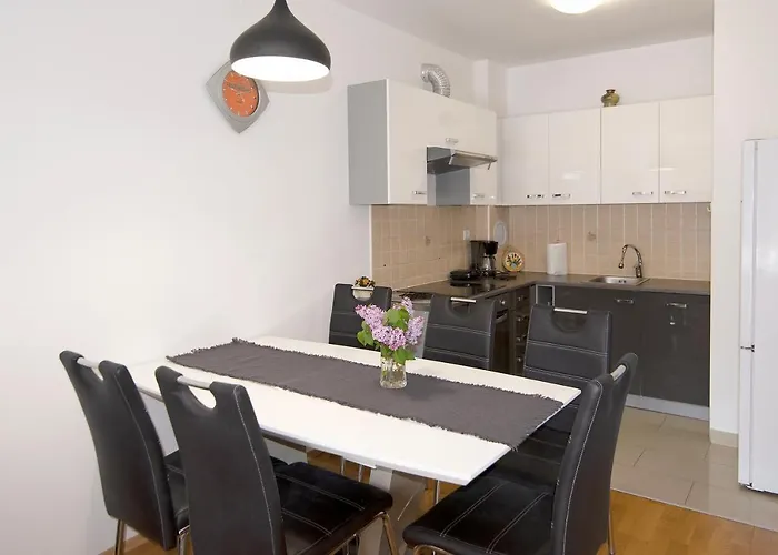 Lungo Mare With Terrace & Free Parking * Pula