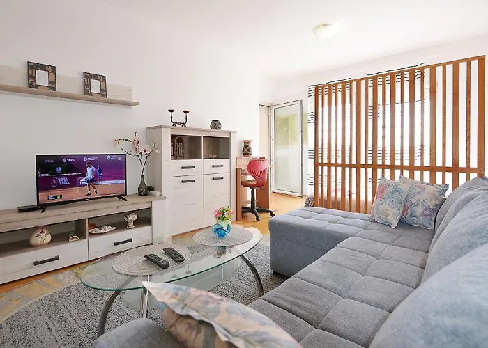 Lungo Mare With Terrace & Free Parking Lägenhet *