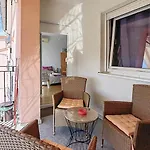 Lungo Mare With Terrace & Free Parking 公寓