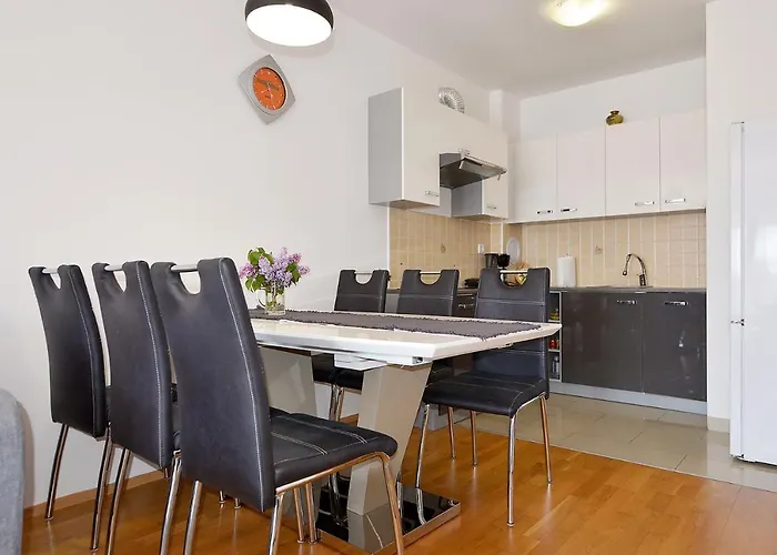 Lungo Mare With Terrace & Free Parking